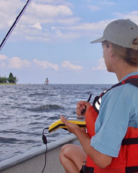 Karinna Nuñez of CCRM maps Maryland's Chesapeake Bay shoreline via GPS off the shore of Calvert County. © M. Berman/VIMS.